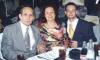 Clic en la foto para verla a toda pantalla: mis T�os Rene y Maricela y mi primo Eugenio
