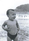 Clic en la foto para verla a toda pantalla: I�aki de beb� en la playa